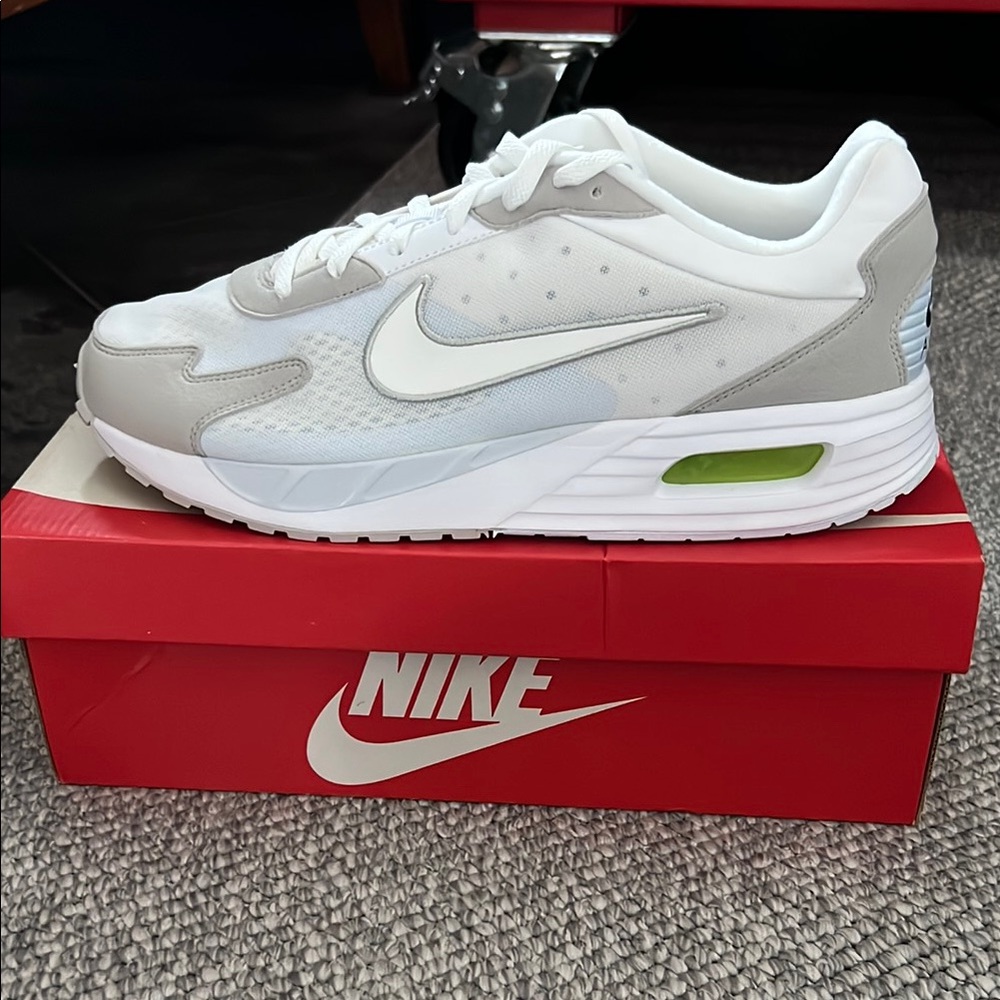 Nike White and Light Grey Air Max Solo Sneakers New 13